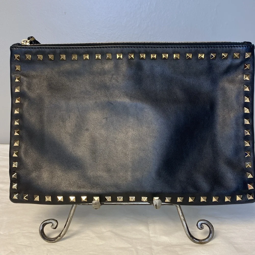 Valentino Garavani Rockstud Black Leather Pouch - Picture 5 of 11
